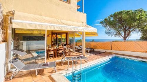 Blanes Villa | Costacabana - Villa Santa Cristina