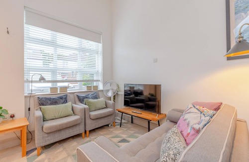 Hillside Apartment | Cosy 1 bed annex near Wimbledon station!