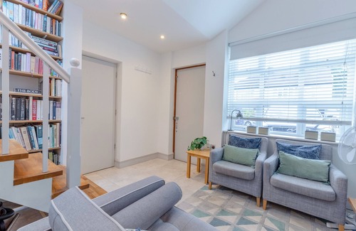 Hillside Apartment | Cosy 1 bed annex near Wimbledon station!
