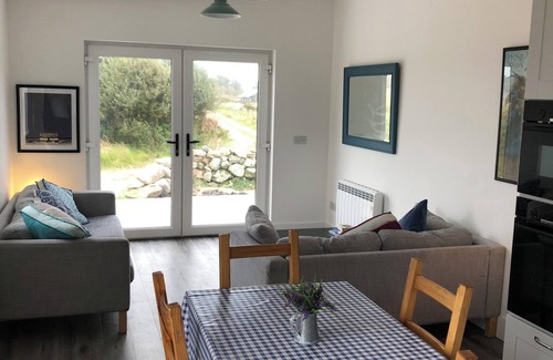 Inverin Cottage | Cosy 1 Bedroom Cottage near beach and Aran Islands. Connemara Wild Atlantic Way.