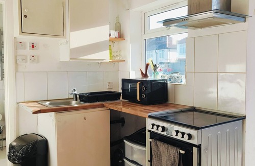 Queensbury Apartment | Cosy 2-Bed Studio with Amenities in London suburb