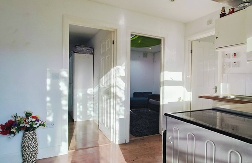 Queensbury Apartment | Cosy 2-Bed Studio with Amenities in London suburb