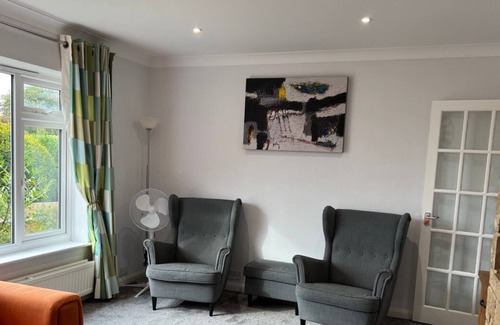 Chalgrove House | Cosy 3 Bedroom Bungalow /Private Garden/Parking