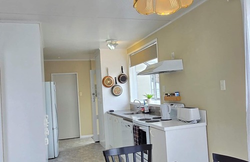 Kawaha Point House | Cosy 3-Bedroom, Pet-Friendly Home near Skyline, Canopy Tours or Zorb