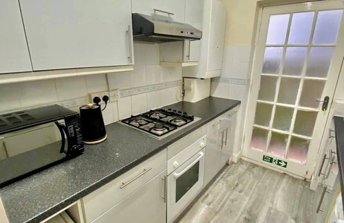 Golders Green Apartment | Cosy 3bed flat FREE parking & garden Golders Green