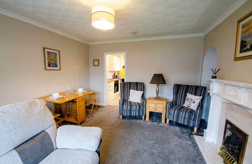 Coatbridge House | Cosy 4-bedroom home in Glenboig, near Glasgow