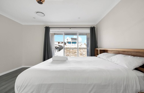 Glen Alpine House | Cosy 5 Bedroom 3 Bathroom New Guest House in Campbelltown