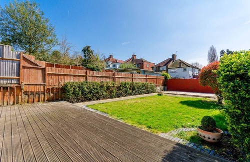 Barnhill House | Cosy 5 Bedroom House Wembley Park