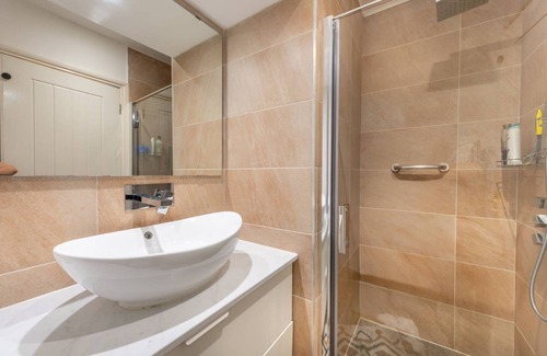 Barnhill House | Cosy 5 Bedroom House Wembley Park