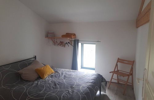 La Gresle Bed & Breakfast | Cosy accommodation for 4 with swimming pool in green surroundings and ponies on site