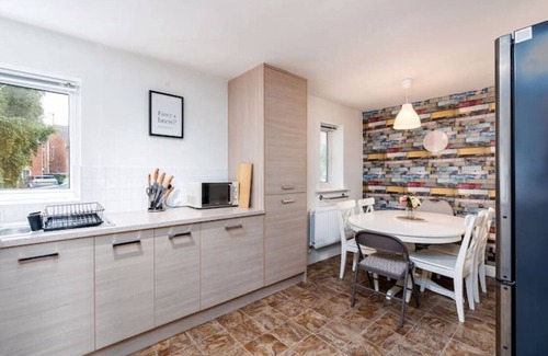 Doncaster Apartment | Cosy and Spacious 3 bed apartment