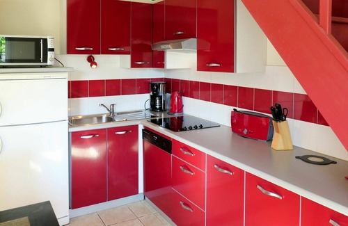 La Bastide-Clairence Apartment | Cosy apartment for 8 guests with pool, WIFI, TV, terrace, pets allowed and parking