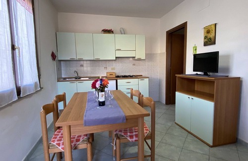 Mazzanta Apartment | Cosy apartment for 4 people with TV, patio and parking