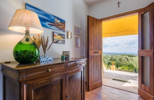 Rosignano Marittimo Apartment | Cosy apartment for 4 guests with WIFI, TV, terrace, pets allowed, panoramic view and parking