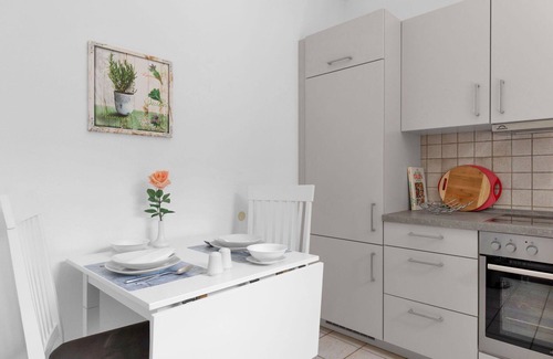 Warwerort Apartment | Cosy apartment for 6 people with WIFI, TV, terrace, pets allowed and parking