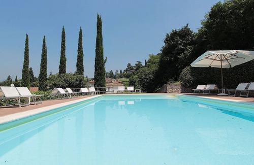 Colognola ai Colli Apartment | Cosy apartment for 8 people with A/C, WIFI, pool, TV and parking, close to Verona