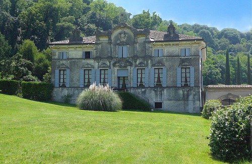Colognola ai Colli Apartment | Cosy apartment for 8 people with A/C, WIFI, pool, TV and parking, close to Verona