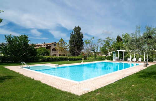 Citta Sant'Angelo Apartment | Cosy apartment for 4 guests with WIFI, pool, A/C, TV, patio, pets allowed and parking