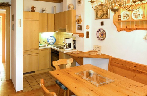 Treffen Villa | Cosy apartment in villa for 4 guests with WIFI, TV, terrace, pets allowed and parking