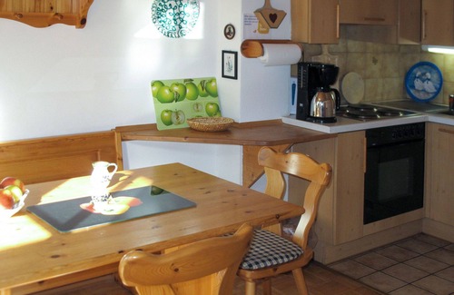 Treffen Villa | Cosy apartment in villa for 4 guests with WIFI, TV, terrace, pets allowed and parking