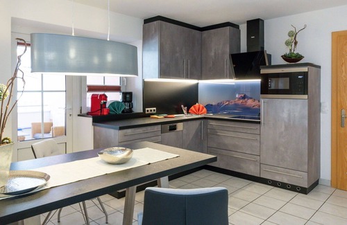 Runhof Apartment | Cosy apartment for 5 people with WIFI, TV, balcony, pets allowed and parking