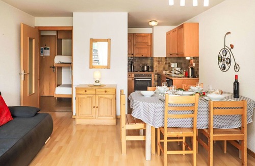 Noveli Apartment | Cosy apartment for 4 people with WIFI, TV, balcony, pets allowed and parking