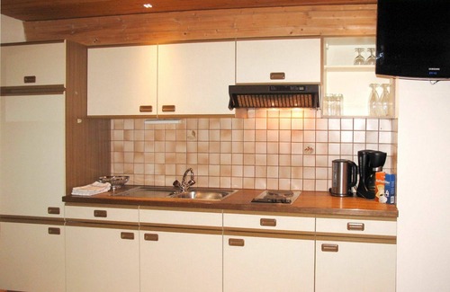 Prutz Apartment | Cosy apartment for 12 guests with WIFI, TV, terrace, pets allowed and parking