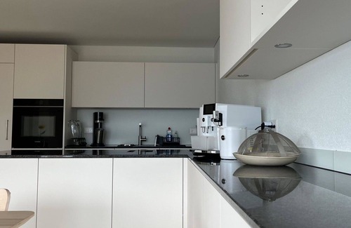Spiez Apartment | Cosy apartment for 12 guests with WIFI, TV, balcony and pets allowed