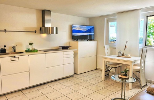 Gordola Apartment | Cosy apartment for 2 people with WIFI, A/C, TV, patio, pets allowed, panoramic view and parking