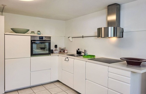 Gordola Apartment | Cosy apartment for 2 people with WIFI, A/C, TV, patio, pets allowed, panoramic view and parking