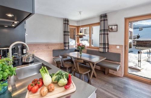 Parpan Apartment | Cosy apartment for 2 guests with WIFI, TV and balcony