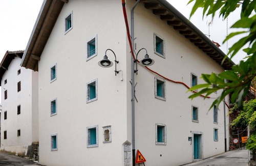 Raveo Apartment | Cosy apartment for 2 guests with WIFI, TV, patio, pets allowed and parking