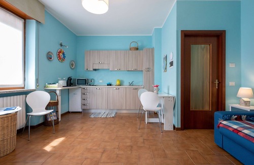 Omegna Apartment | Cosy apartment for 2 people with WIFI, TV, patio, pets allowed and parking