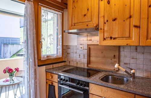 Samedan Apartment | Cosy apartment for 3 people with WIFI, TV, terrace, pets allowed, panoramic view and parking