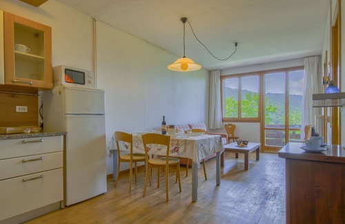 Abetone Apartment | Cosy apartment for 4 guests with WIFI, TV, terrace, pets allowed and parking