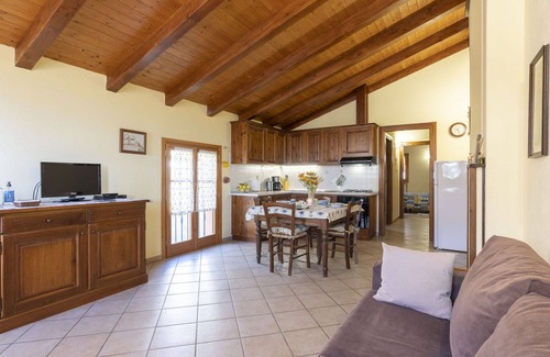 Borgo Apartment | Cosy apartment for 4 guests with WIFI, TV, patio, pets allowed, panoramic view and parking