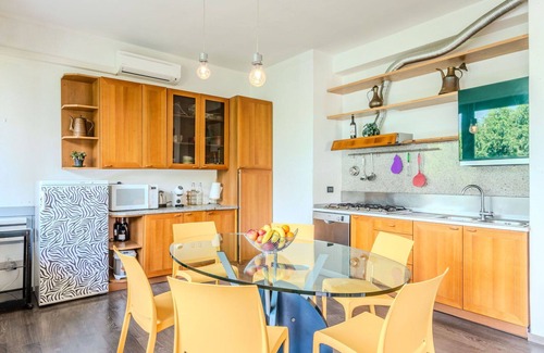 Naggio Apartment | Cosy apartment for 4 guests with A/C, WIFI, TV, balcony, pets allowed and parking