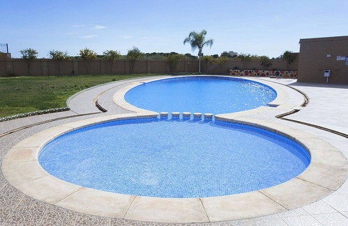 Cabanes Apartment | Cosy apartment for 4 people with WIFI, A/C, pool, TV, terrace, pets allowed and parking