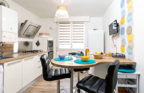 La Madeleine-Bellevue Apartment | Cosy apartment for 4 people with WIFI, TV, balcony, pets allowed and parking