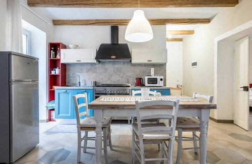 Omegna Apartment | Cosy apartment for 4 people with WIFI, TV, terrace, pets allowed and parking