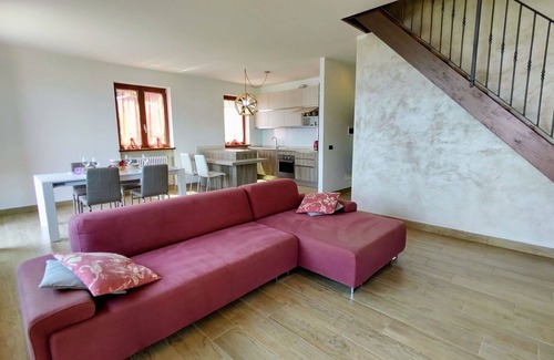 Aurogna Apartment | Cosy apartment for 5 people with WIFI, TV, terrace, pets allowed and parking