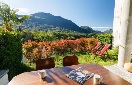 Sonvico Apartment | Cosy apartment for 5 people with pool, WIFI, TV, patio, pets allowed, panoramic view and parking