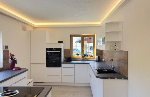 Weissenbach am Lech Apartment | Cosy apartment for 6 guests with WIFI, TV, terrace, pets allowed and parking
