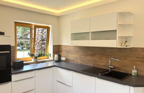 Weissenbach am Lech Apartment | Cosy apartment for 6 guests with WIFI, TV, terrace, pets allowed and parking