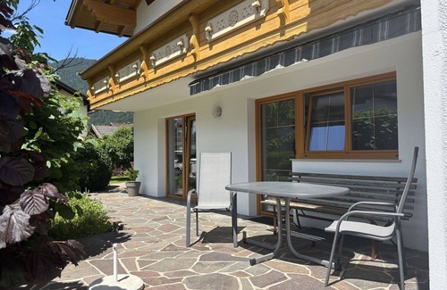 Weissenbach am Lech Apartment | Cosy apartment for 6 guests with WIFI, TV, terrace, pets allowed and parking