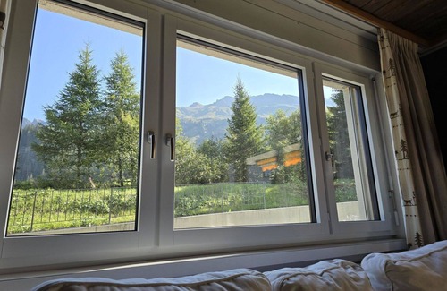 Parpan Apartment | Cosy apartment for 6 guests with WIFI, TV and balcony