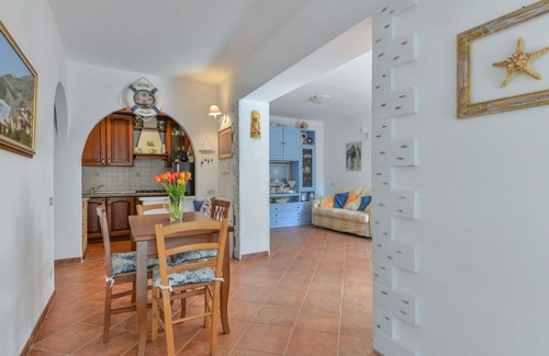 Pomonte Apartment | Cosy apartment for 6 people with A/C, WIFI, TV, terrace, pets allowed and parking