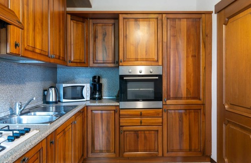 Gera Lario Apartment | Cosy apartment for 6 people with hot tub, WIFI, TV, patio, pets allowed and parking