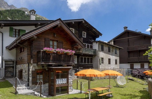 Macugnaga Apartment | Cosy apartment for 6 people with TV, balcony, pets allowed, panoramic view and parking