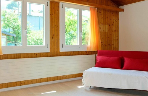 Goldiwil Apartment | Cosy apartment for 6 people with WIFI, TV, balcony and parking